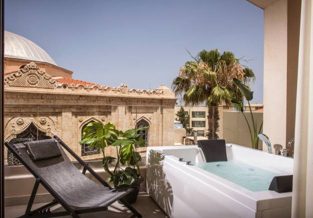 Suite with Hot tub in Heraklion Crete | Centro Vero Suites